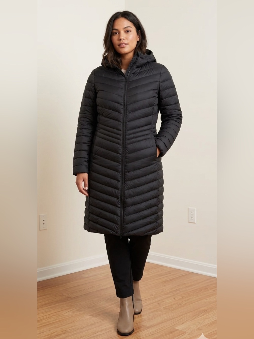 NWOT Lands’ End Women’s Medium Ultralight Packable 800 Fill HyperDRY Down Coat